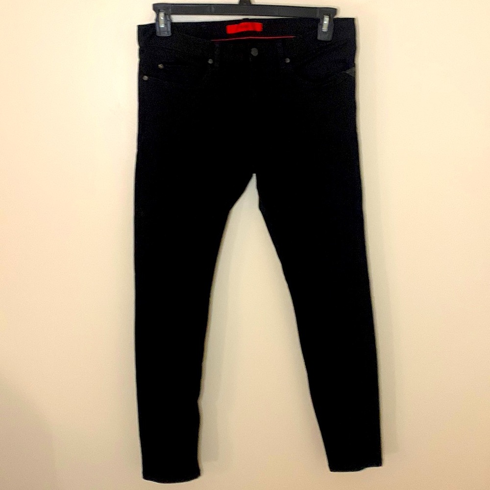HUGO - Skinny - 33W 32L - 92% ctn 6% poly 2% elastic- flat black